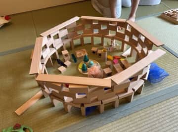 「本家より魅力的」の声も。娘が“たった一人”で建設した「おうち万博」、そのクオリティに「未来の希望しかない」と絶賛の嵐