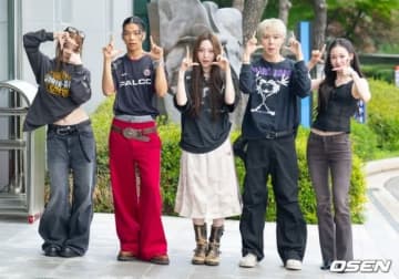 【PHOTO】ALLDAY PROJECT、ラジオ出演のため放送局へ…5人揃ってポーズ