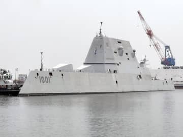 横須賀に最新鋭ステルス駆逐艦が入港　米海軍の「マイケル・モンスーア」、ヴェルニー公園前の桟橋に停泊