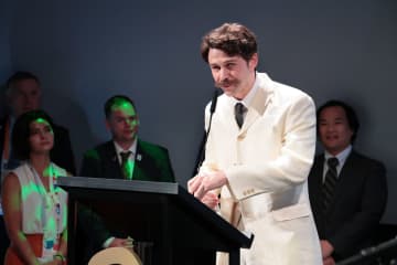 朝ドラ『ばけばけ』トミー・バストウが大阪万博に登場！アイルランド首相の前でのスピーチに「撮影のときよりも緊張しました」