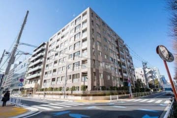 ヴェルビュ東陽町 8階｜「東陽町」駅徒歩3分の駅近好立地。コンビニ・ドラッグストア至近。28㎡超のルーフバルコニー付きの最上角住戸