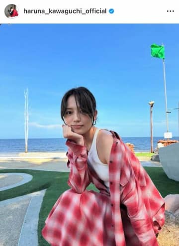 川口春奈30歳、タンクトップからのぞく二の腕にドキっ　髪かきあげショットに「超絶美しい」