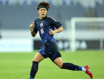 VARなしで悲劇…微妙な判定連発、安藤智哉のデビュー弾は幻に。元日本代表は「ラグビータックルしてましたからね」と口に【E-１】