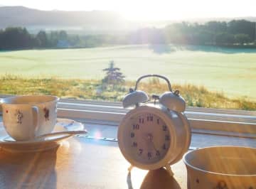 朝が苦手な私が、早起きできるようになった理由。「月1回」の朝習慣