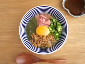 コンロ不使用！夏の腸活朝ごはん♪「ねばねば納豆ばくだん」