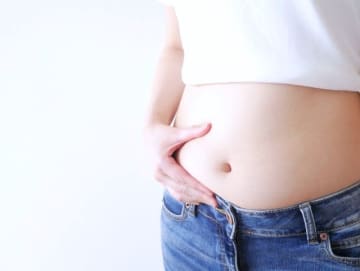 ぽっこりお腹や肌荒れに効く！夏におすすめの腸活法とお腹ケア習慣