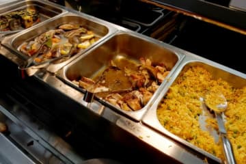 なぜ？ バイキングで友人が突然ブチギレ説教「食べる量は人によって違うのよ！」 → 「二度と会わない」と絶縁した女性