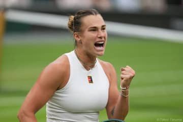 女王サバレンカ、苦しみながらも37歳シゲムンドに逆転勝ち。2年ぶり3度目のウィンブルドン4強