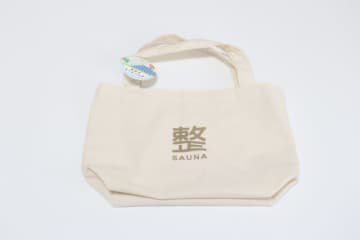 セリアでつい買っちゃったよ…デザイン見たら即決でした♡一部の層が沼ってしまうバッグ