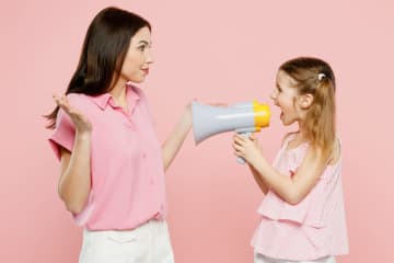 「褒めて育てたはずなのに、なにかがおかしい」反抗期の娘に感じた、“褒め育て”の意外な副作用