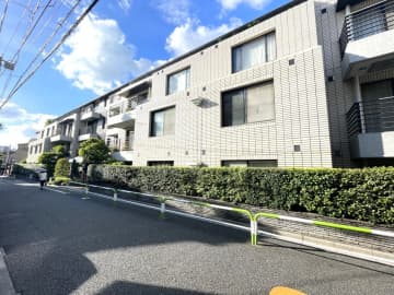 パレロワイヤル本駒込曙町 1階｜「本駒込」駅徒歩5分、3駅10分圏内の利便性。ワンランク上の暮らしを実現する高品質な設備仕様。収納豊富・南向きテラス付き住戸