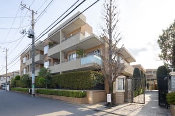 荻窪二丁目シティハウス 1階｜閑静な邸宅街「荻窪二丁目」に佇む低層レジデンス。区立小・中学校徒歩5分圏内。テラス・専用庭付き南東向き住戸
