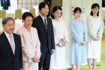愛子さま　佳子さまと“ペア茶会”！「ミントカラー」のリンクコーデで涼やかに