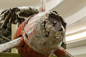 【戦後80年に読みたい名作】坂口安吾の『特攻隊に捧ぐ』あらすじ紹介。作者が描く戦争の非人間性、人間の崇高さとは？