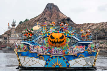 シーのディズニー・ハロウィーン詳細発表。船上グリーティングや「アラジン」ジャファーのビーフカレーにも注目！