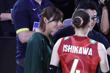 女子バレー、日本戦で“大物五輪金メダリスト”が登場「めちゃくちゃ緊張。手が震えた」会場は騒然【ネーションズリーグ】