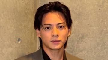 “自撮り上手天才”平野紫耀のオフショットに「破壊力えぐい」「やばい！最上級の写真」とファン歓喜！もぐもぐ動画公開などパリ満喫