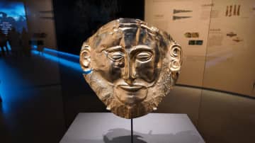 中国四川省三星堆で古代ギリシャ展　東西の黄金仮面が出会う
