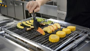 水素で作った料理提供　トヨタ系の社内レストラン