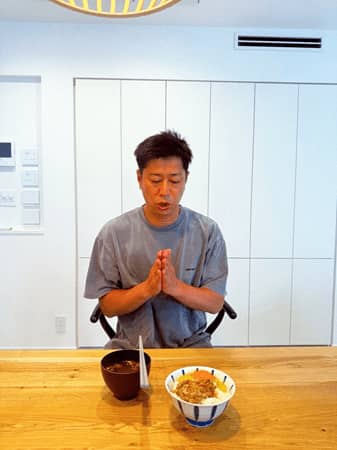 パンサー尾形、朝から全力家事モードに妻もビックリ！
