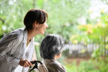 「楽しみを老後にとっておくなんてもったいない」母の病で価値観が一変、30代女性が気付いた人生の真実【読者体験談】
