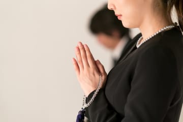 喪主は誰がやるべき？娘しかいない場合や親族がいない場合の決め方