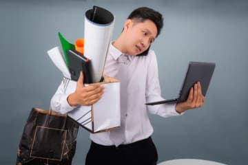 電車が遅れないように…、“午前4時”に始発を待つ客が…あなたの「ピークタイム」はいつ？