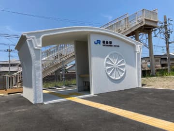 世界初の「3Dプリンター駅舎」完成 和歌山県・初島駅
