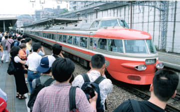 ＜あのころ＞ロマンスカー引退で走行会　26年前の7月11日