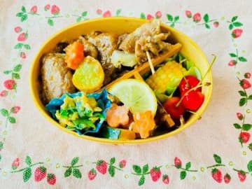 とうもろこしと塩昆布としめじの混ぜご飯弁当