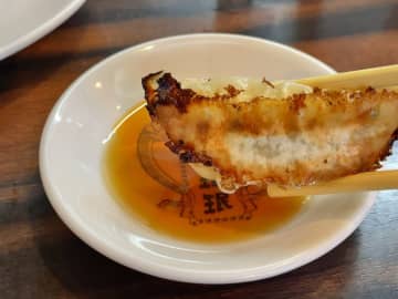 あの有名チェーンより古い！京都・三条大橋にある元祖ぎょうざの店「珉珉」