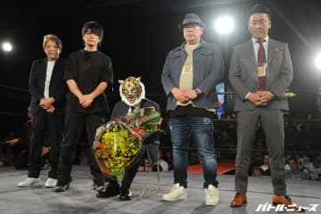 初代タイガーマスクが来年8月に復帰宣言！？「4代目が来年7月に引退します。僕が8月に皆さんの前に立つ約束させていただきます」