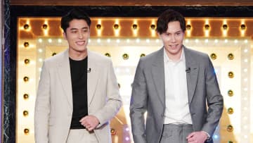 あなたは藍派？それとも塁派？　バレーボール日本代表・髙橋藍が兄とバラエティー初共演でプライベート大公開