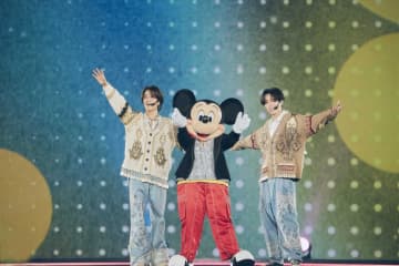 King & Prince、ドームツアー初日・東京ドーム公演に“ベストフレンド”ミッキーマウスがサプライズ登場