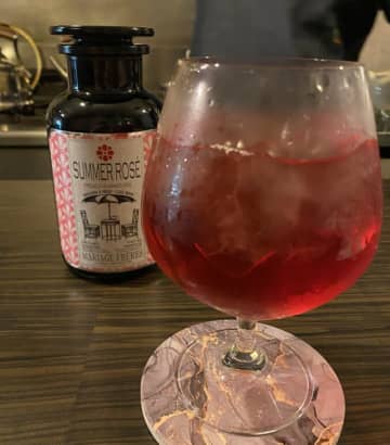 「お茶で、酔う」という新体験。新宿の“隠れ家ティーバー”、酒なしで“良い夜”を過ごせると話題。これは通ってしまう…