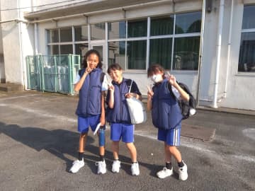 東京都立川市の中学校、登下校時の猛暑対策に「電動ファン付ウェア」を採用