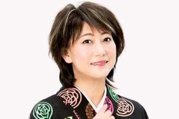 芸能生活50周年の水谷千重子、昭和100年企画のカバーアルバム『LOVE 昭和 SONGS』を8月20日発売決定！　盟友・倉たけしとのデュエット曲『時のリボン』も収録