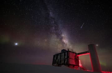 宇宙線の主成分は原子核、千葉大　南極のニュートリノを観測