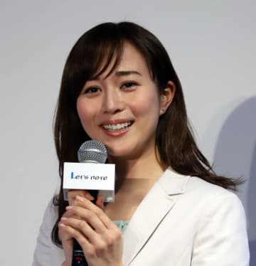 比嘉愛未「5才くらいの私」幼少期ショットに反響「面影ありすぎる」「もうすでに大女優の予感」