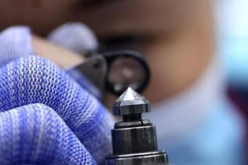 人工ダイヤ企業が集まる「ダイヤモンドの都」―河南省