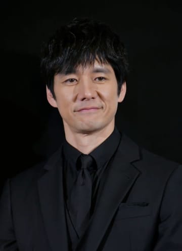 「大好きなメンバー」西島秀俊とドラマ共演者との3ショットに大反響「何このかわいい三人組」「仲良しですね」
