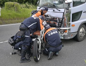逆走でトラックと衝突　電動バイクの男性死亡　茨城・ひたちなか【更新】