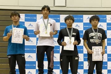 ＜レスリング＞【写真集】2025年西日本学生選手権・表彰式（男子フリースタイル）