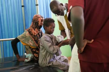 スーダンから隣国チャドへ──戦火を逃れた8万人、過密キャンプで続く苦難