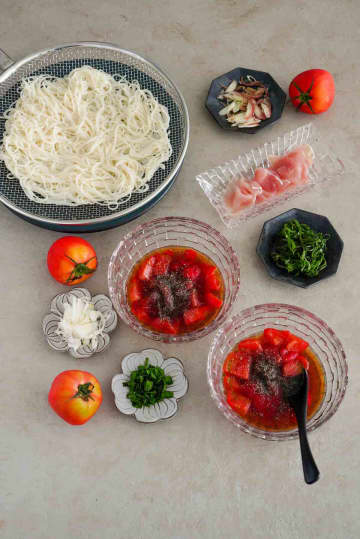 SNSで1400万回再生！話題の「冷凍トマトのそうめんつけだれ」レシピ