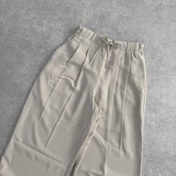 「シルエットがキレイで穿き心地抜群！」【GU】夏に欠かせなくなりそう！「優秀パンツ」