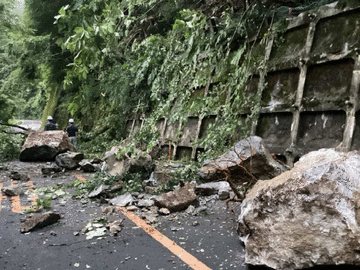 【国道140号】秩父往還 秩父市内で落石 通行止め解除には時間がかかる見込み（12日10:00現在）