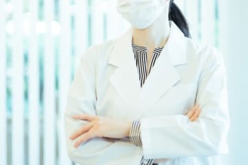 55歳・薬剤師の2025年夏ボーナス「企業勤めの方がうらやましい」医療業界の実情と本音