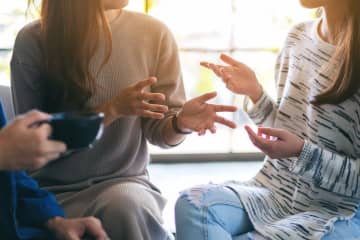 自分の話にすり替える人の心理６つ…『会話泥棒』が生まれる理由とは？