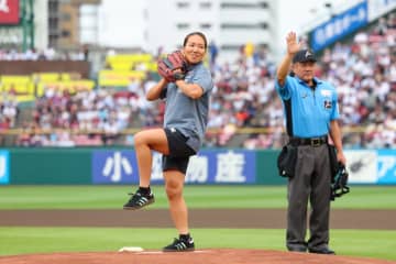 楽天、女子ラグビー日本代表・庵奥里愛が始球式「真っすぐ投げることができてよかった」